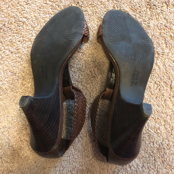 Brown T-strap sandals - Picture 2 of 3